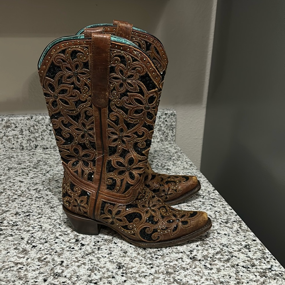 Woman size 8.5 Corral boots